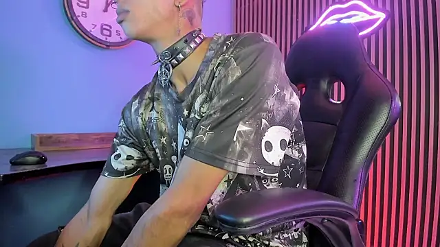 Snapshot of Maximoking26 chatting on February 2026 04:43:01 AM Maximoking26 online show from February 2026 04:43:01 AM