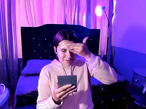 sara gray   online show from April 2026 09:01:02 PM