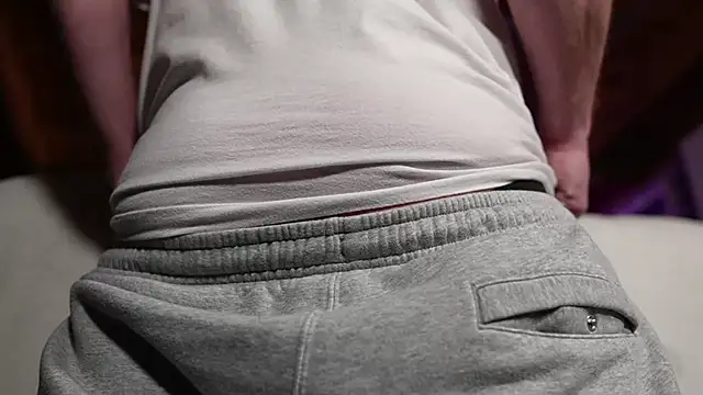 Snapshot of DLCheeks chatting on March 2026 04:03:02 AM DLCheeks online show from March 2026 04:03:02 AM