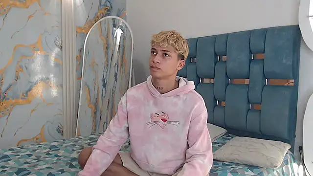 Snapshot of GOLD_BOYS chatting on April 2026 05:25:01 AM GOLD BOYS online show from April 2026 05:25:01 AM