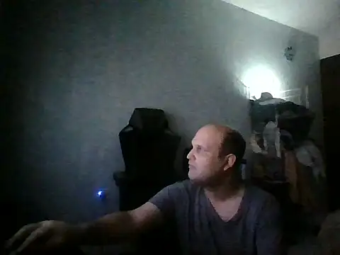 Snapshot of Heavy_Rebellx chatting on February 2026 07:43:02 AM Heavy Rebellx online show from February 2026 07:43:02 AM