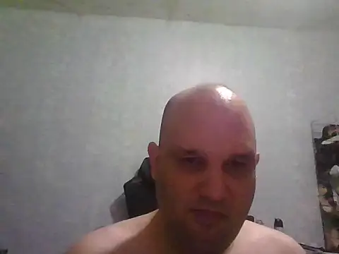 Snapshot of Heavy_Rebellx chatting on February 2026 04:10:02 AM Heavy Rebellx online show from February 2026 04:10:02 AM