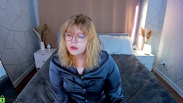 Snapshot of luna_c0ra chatting on February 2026 01:07:02 AM luna c0ra online show from February 2026 01:07:02 AM