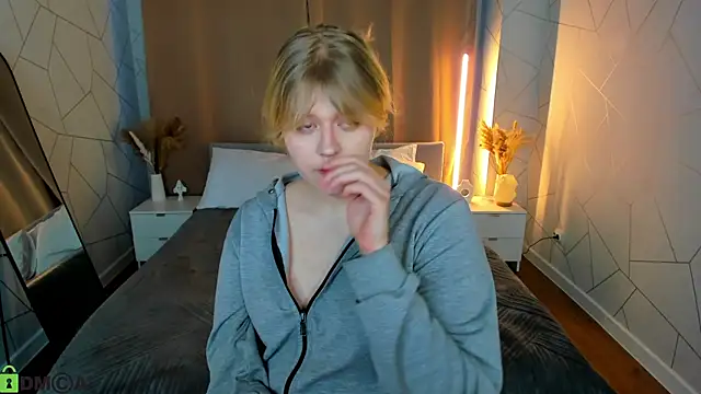 Snapshot of luna_c0ra chatting on February 2026 01:06:01 AM luna c0ra online show from February 2026 01:06:01 AM