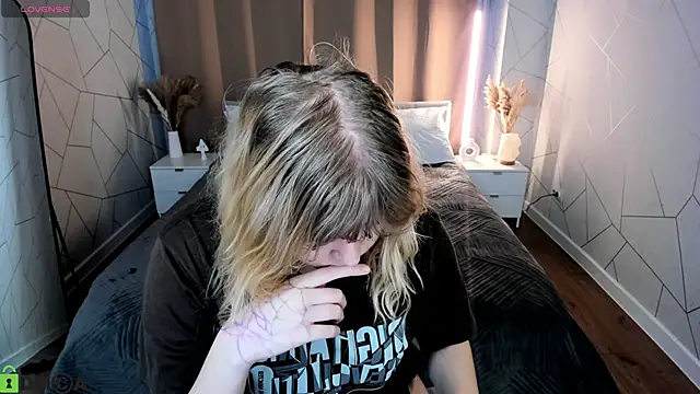 Snapshot of luna_c0ra chatting on March 2026 01:03:01 AM luna c0ra online show from March 2026 01:03:01 AM