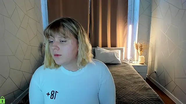 Snapshot of luna_c0ra chatting on March 2026 01:22:01 AM luna c0ra online show from March 2026 01:22:01 AM