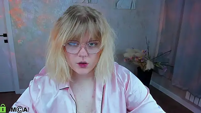 Snapshot of luna_c0ra chatting on March 2026 01:10:01 AM luna c0ra online show from March 2026 01:10:01 AM