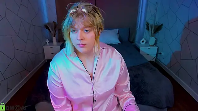 Snapshot of luna_c0ra chatting on March 2026 01:11:02 AM luna c0ra online show from March 2026 01:11:02 AM