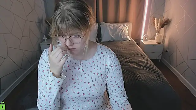 Snapshot of luna_c0ra chatting on March 2026 01:00:01 AM luna c0ra online show from March 2026 01:00:01 AM