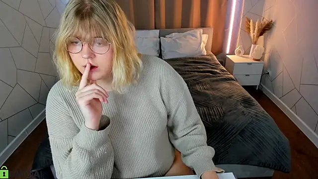 Snapshot of luna_c0ra chatting on March 2026 01:05:01 AM luna c0ra online show from March 2026 01:05:01 AM