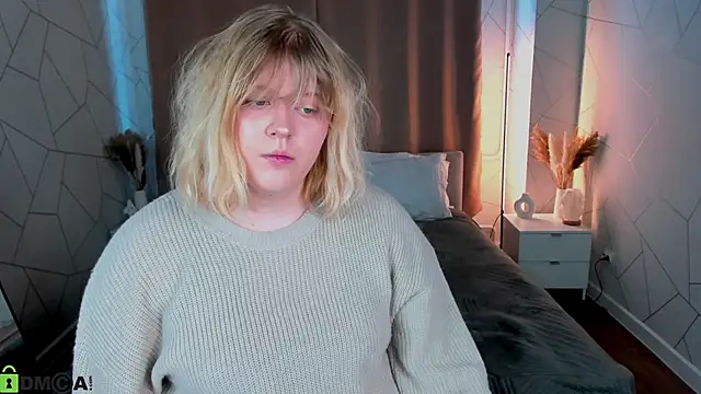 Snapshot of luna_c0ra chatting on April 2026 01:04:01 AM luna c0ra online show from April 2026 01:04:01 AM