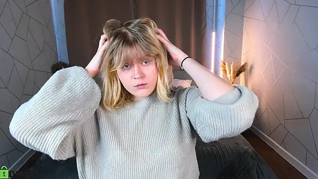 Snapshot of luna_c0ra chatting on April 2026 01:05:02 AM luna c0ra online show from April 2026 01:05:02 AM