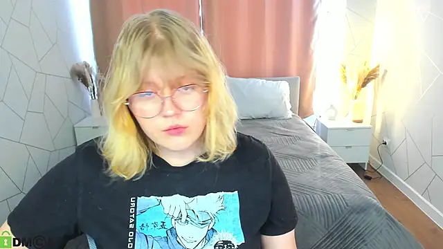 Snapshot of luna_c0ra chatting on April 2026 06:19:01 AM luna c0ra online show from April 2026 06:19:01 AM