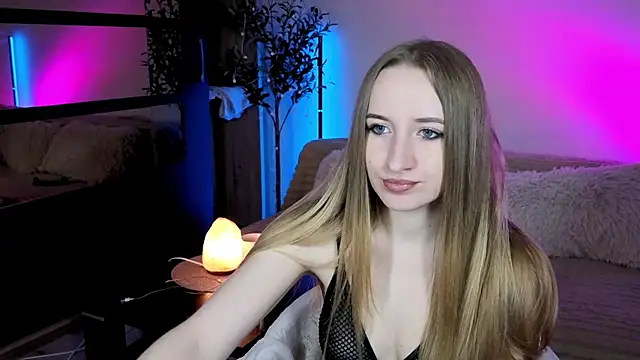 Oxy Foxie online show from May 2026 06:28:02 PM