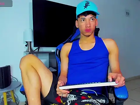 Lyam Russo online show from April 2026 07:49:01 AM