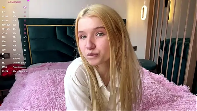 Snapshot of PrincessSwelgart chatting on March 2026 01:33:01 PM PrincessSwelgart online show from March 2026 01:33:01 PM