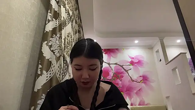 MaeRaads online show from February 2026 06:47:02 PM