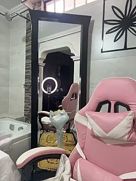 Snapshot of Kiarhatrixie1 chatting on March 2026 04:01:01 PM Kiarhatrixie1 online show from March 2026 04:01:01 PM