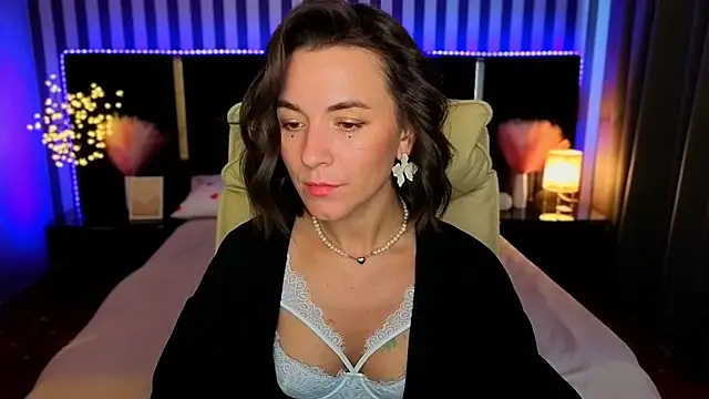 Snapshot of GracefulMichelle chatting on April 2026 08:08:01 AM GracefulMichelle online show from April 2026 08:08:01 AM
