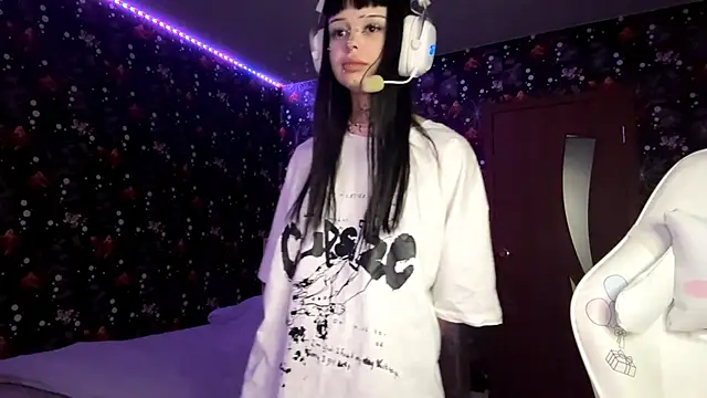 Luna Sohotti online show from February 2026 04:03:02 PM