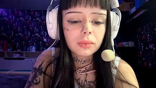 Luna Sohotti online show from February 2026 03:11:02 PM