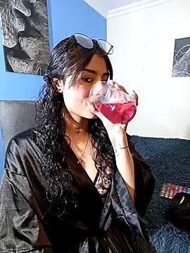 Lili  Clan online show from April 2026 06:09:01 PM