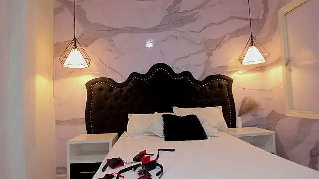 Snapshot of hillary_bigbutt chatting on March 2026 03:47:01 AM hillary bigbutt online show from March 2026 03:47:01 AM