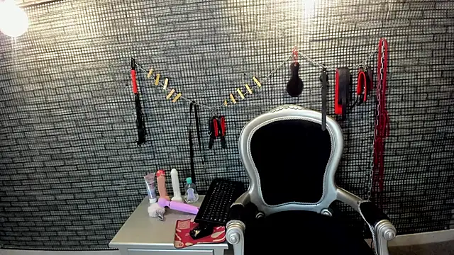 Snapshot of hillary_bigbutt chatting on March 2026 04:17:01 AM hillary bigbutt online show from March 2026 04:17:01 AM