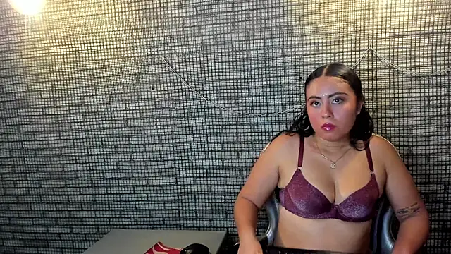 Snapshot of hillary_bigbutt chatting on March 2026 04:45:02 AM hillary bigbutt online show from March 2026 04:45:02 AM