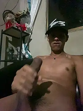 Snapshot of Alee_2005 chatting on March 2026 06:18:01 AM Alee 2005 online show from March 2026 06:18:01 AM