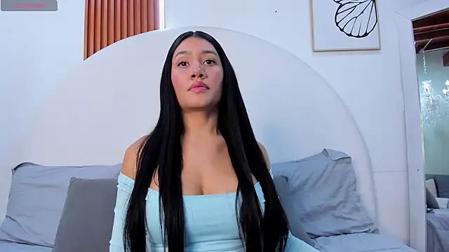 Violett Rosse  online show from March 2026 04:35:01 PM