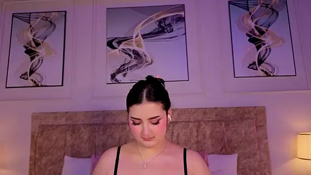zoe moon   online show from June 2026 01:12:01 PM