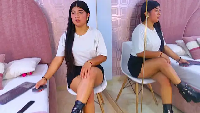 Snapshot of Khloe_Moon chatting on March 2026 07:41:02 PM Khloe Moon online show from March 2026 07:41:02 PM