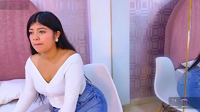 Snapshot of Khloe_Moon chatting on March 2026 07:30:01 PM Khloe Moon online show from March 2026 07:30:01 PM