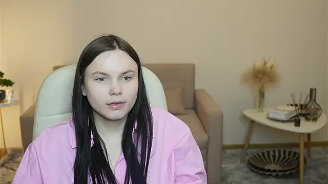 LeilaErcolani online show from February 2026 02:02:02 PM