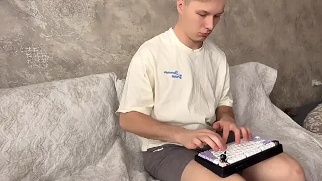 Snapshot of Rebecca_David chatting on April 2026 08:34:02 AM Rebecca David online show from April 2026 08:34:02 AM