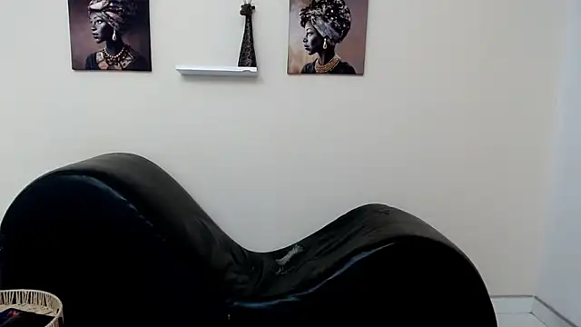 Snapshot of skinnysexy18 chatting on April 2026 01:17:02 AM skinnysexy18 online show from April 2026 01:17:02 AM