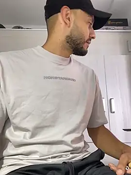 Snapshot of katasanz chatting on March 2026 12:42:02 PM katasanz online show from March 2026 12:42:02 PM