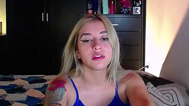 Snapshot of saradiazxxx chatting on March 2026 08:43:01 AM saradiazxxx online show from March 2026 08:43:01 AM