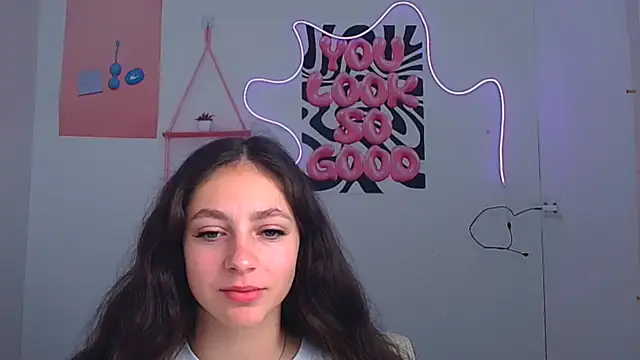 KissMeJulia online show from June 2026 05:34:01 AM