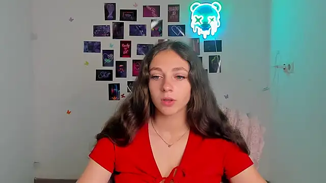 KissMeJulia online show from July 2026 05:43:02 AM