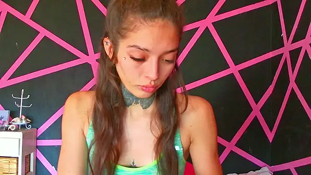 Katiesantana online show from February 2026 07:31:01 PM