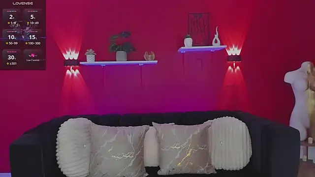 Luna velmont online show from April 2026 09:01:01 PM