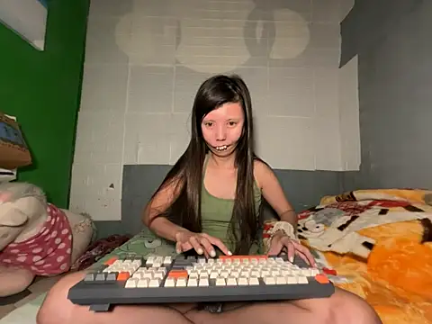 lady moon09 online show from April 2026 08:28:02 PM