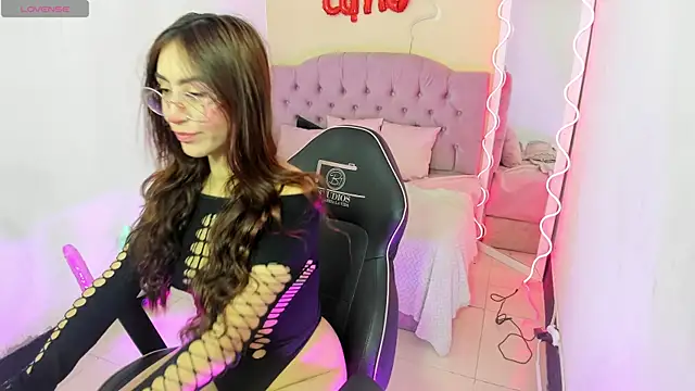 ZAAFIRA TAY online show from April 2026 11:33:02 AM