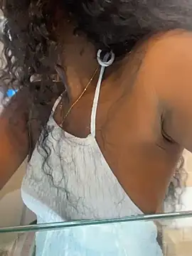 ZarahFerreira online show from May 2026 10:25:02 PM