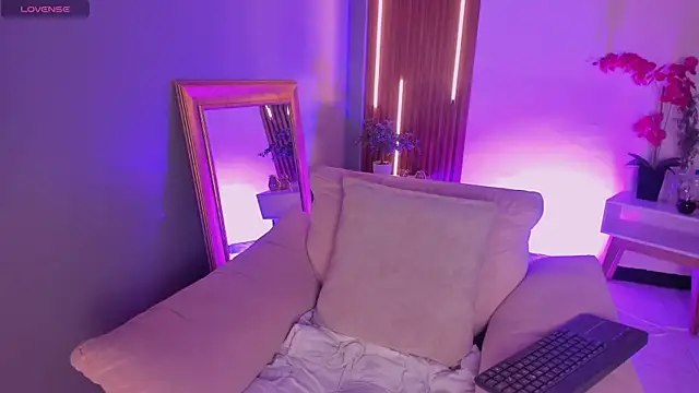 LunaaHarper online show from April 2026 08:39:01 PM