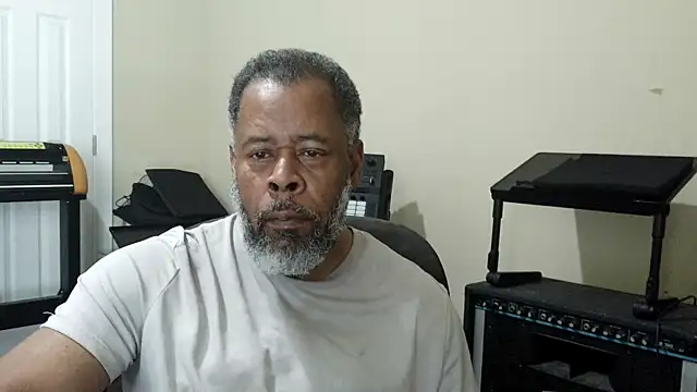 Snapshot of Cleozevo1961 chatting on May 2026 05:40:01 PM Cleozevo1961 online show from May 2026 05:40:01 PM