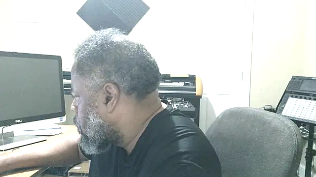 Snapshot of Cleozevo1961 chatting on May 2026 11:27:02 AM Cleozevo1961 online show from May 2026 11:27:02 AM