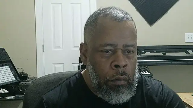 Snapshot of Cleozevo1961 chatting on May 2026 04:13:02 PM Cleozevo1961 online show from May 2026 04:13:02 PM